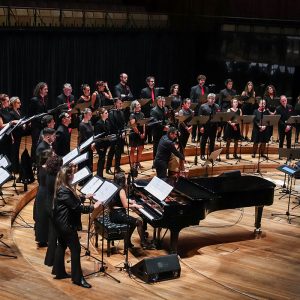 El Coro Nacional de Música Argentina canta tango, con músicos y bailarines invitados